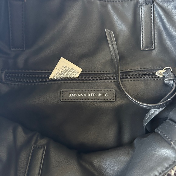 BANANA REPUBLIC LEATHER TOTE - Picture 3 of 3